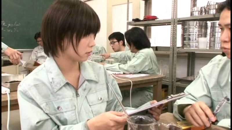 Phim sex địt em công nhân Mana Sakura tóc ngắn trong lớp tập huấn